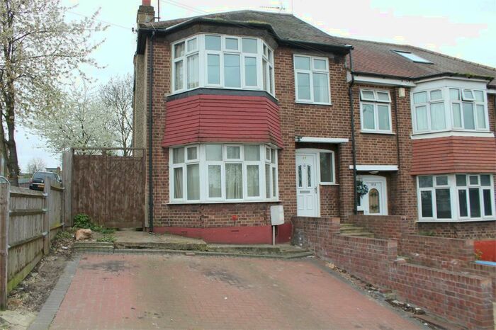 3 Bedroom Semi-Detached House To Rent In Evesham Road, London, N11