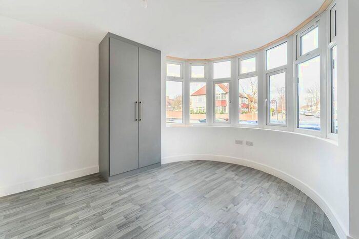 Studio To Rent In Headstone Gardens, Harrow, HA2