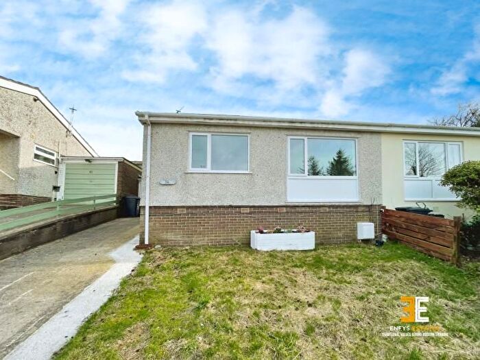 2 Bedroom Semi-Detached Bungalow For Sale In Merton Park, Penmaenmawr, Conwy, LL34