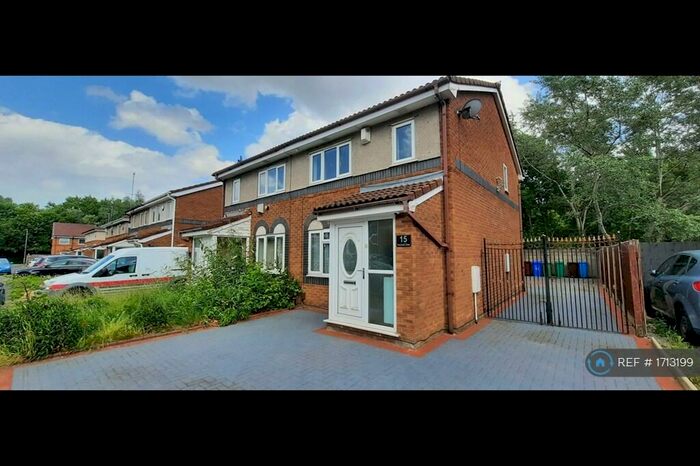 3 Bedroom Semi-Detached House To Rent In Pattishall Close, Manchester, M4