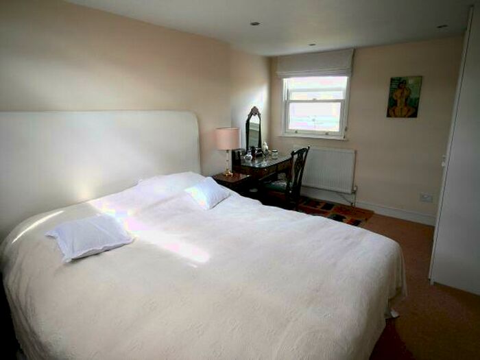 4 Bedroom Detached House To Rent In Hearnville Road, Balham, London, SW12