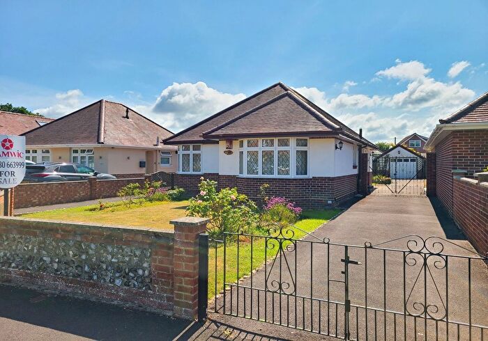 2 Bedroom Detached Bungalow For Sale In Hammonds Way, Southampton, SO40