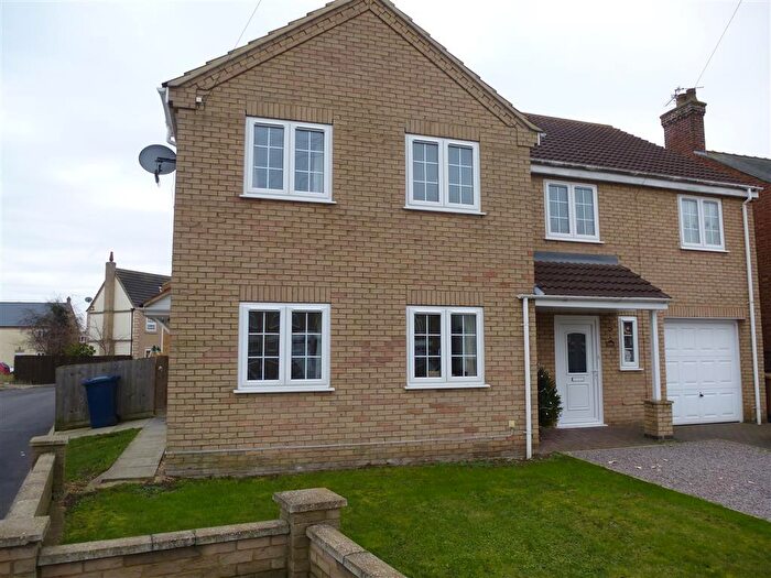 3 Bedroom Semi-Detached House To Rent In Blue Ridge Gardens, March, PE15