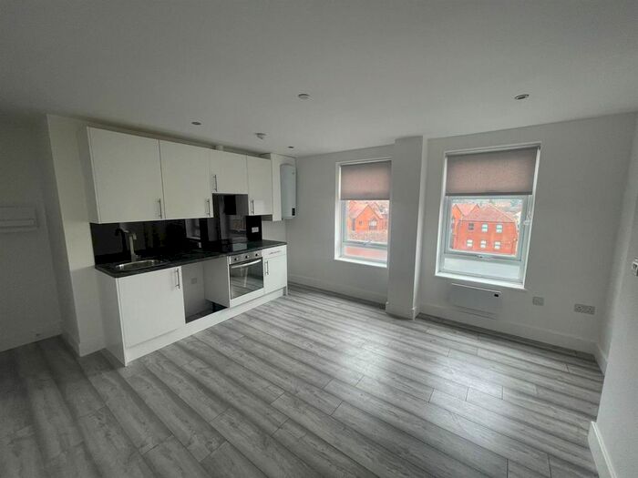 1 Bedroom Flat To Rent In West Side, Doggett Street, Leighton Buzzard, LU7