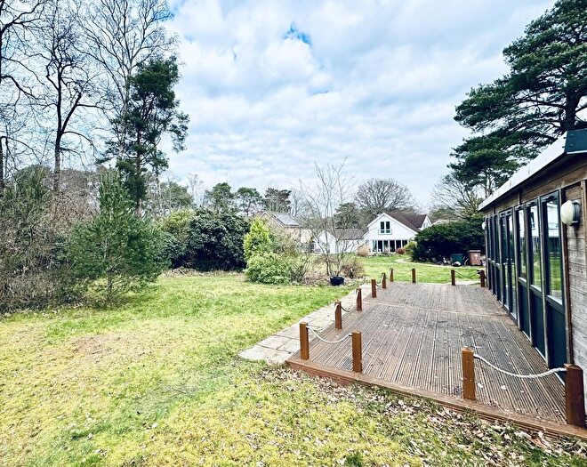 5 Bedroom Detached House For Sale In Heath Ride, Wokingham, RG40