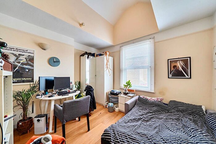 Studio To Rent In Broughton Road, Ealing, London, W13