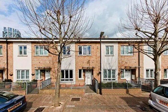 3 Bedroom Detached House For Sale In Yew Tree Close, London, SE13