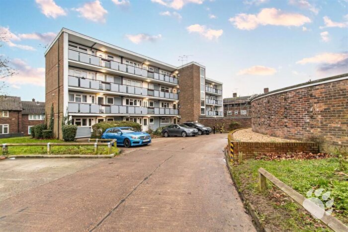 1 Bedroom Flat For Sale In The Knares, Lee Chapel South, SS16