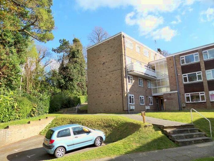 2 Bedroom Apartment For Sale In Perrymount Road Haywards Heath, RH16