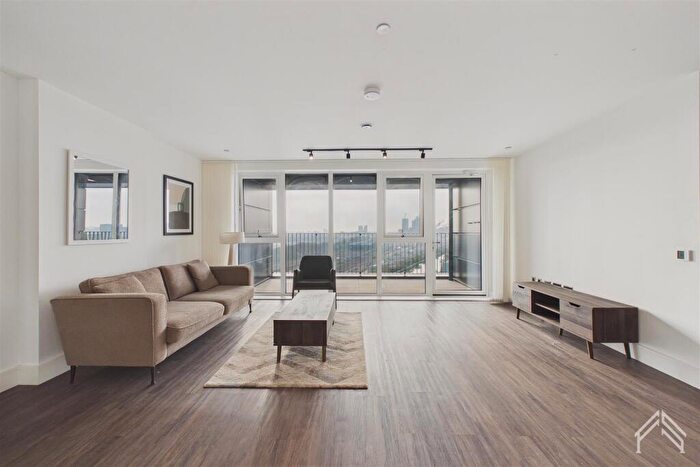 3 Bedroom Apartment To Rent In Waterway, North Kensington London, NW10