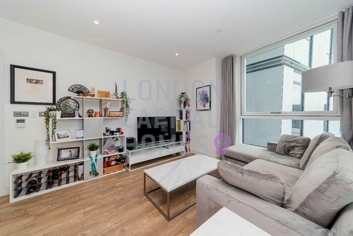 2 Bedroom Flat To Rent In Wandsworth Road, London, SW8