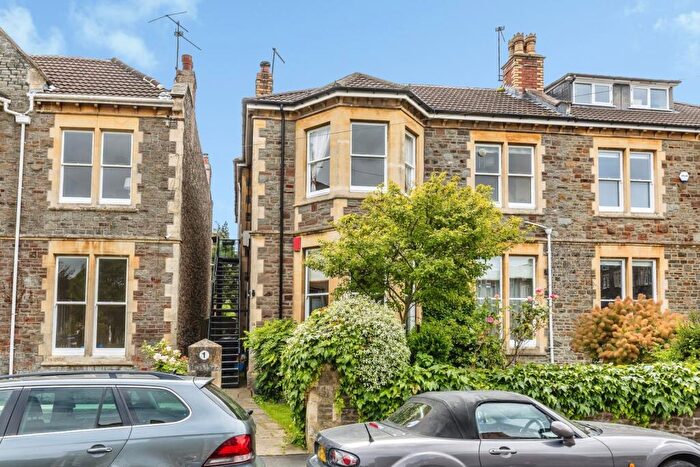 3 Bedroom Flat For Sale In Westmoreland Road, Bristol, BS6