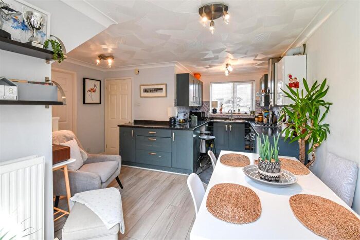 3 Bedroom Detached House For Sale In Cook Road, Barry, CF62