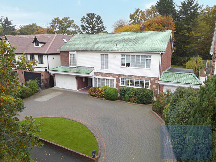 5 Bedroom Detached House For Sale In Bracken Drive, Chigwell, Essex, IG7