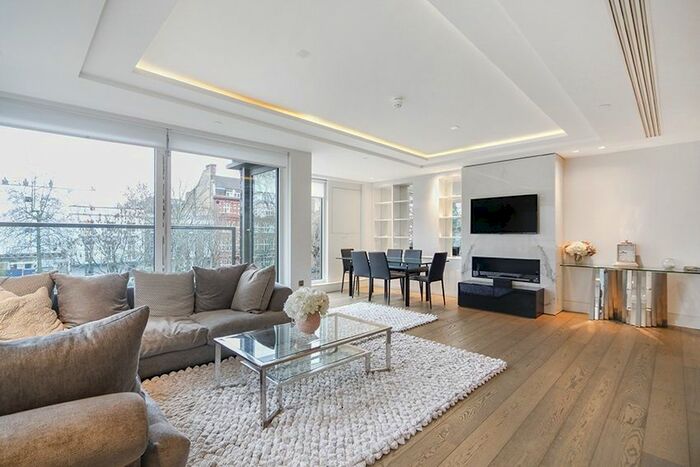 3 Bedroom Flat To Rent In Kensington High Street, London, W14