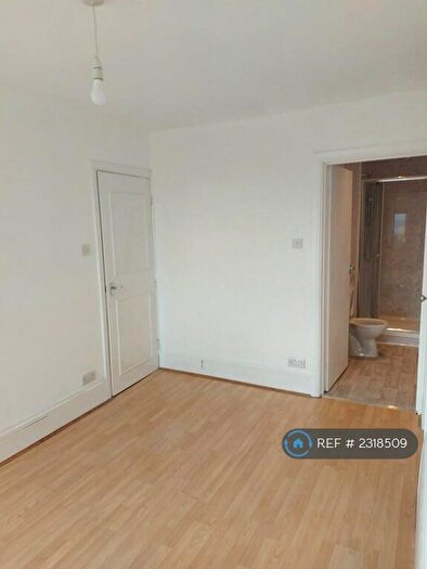 1 Bedroom Flat To Rent In South Terrace, Littlehampton, BN17
