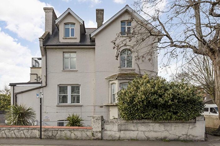 3 Bedroom Flat To Rent In Wellesley Road, London, W4