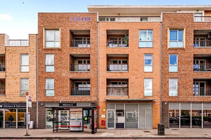 2 Bedroom Flat For Sale In Rutherford House, Battersea, SW11