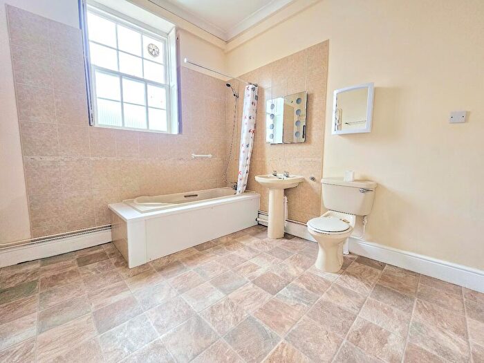 1 Bedroom Flat For Sale In Chequergate, Louth, LN11