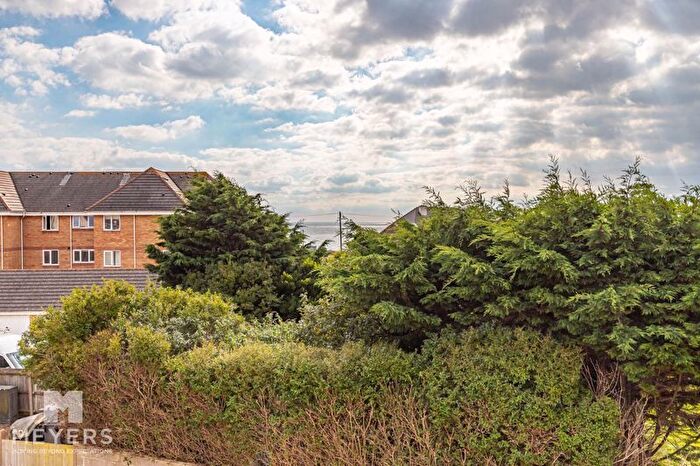 3 Bedroom Flat For Sale In Eton Mansions, Bolton Close, Bournemouth, BH6