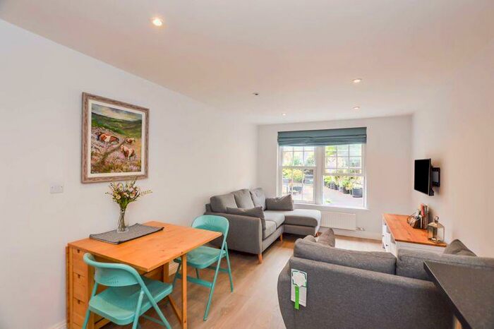 2 Bedroom Flat To Rent In Fisherton Street, Salisbury, SP2