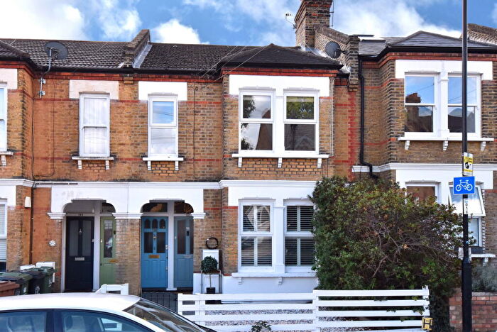 2 Bedroom Apartment For Sale In Queenswood Road, Forest Hill, London, SE23
