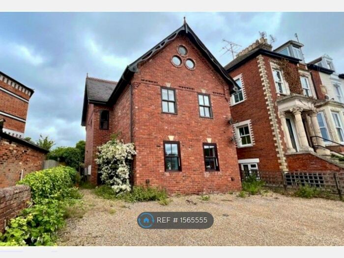 3 Bedroom Maisonette To Rent In Albert Road, Wokingham, RG40