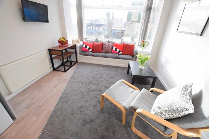 1 Bedroom Flat To Rent In St. Marys Street - City Centre Apartment - /, LN5