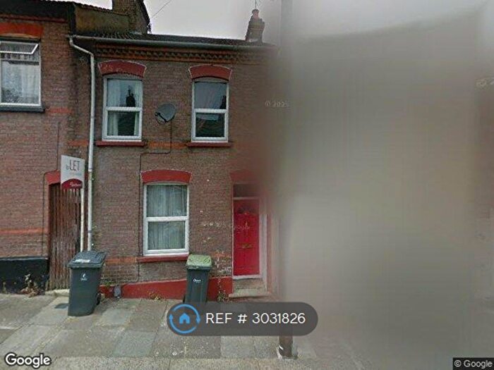 3 Bedroom Terraced House To Rent In Cambridge St, Luton, LU1