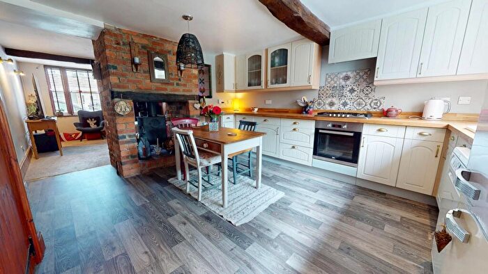 4 Bedroom Barn Conversion For Sale In West Street, Weedon, NN7