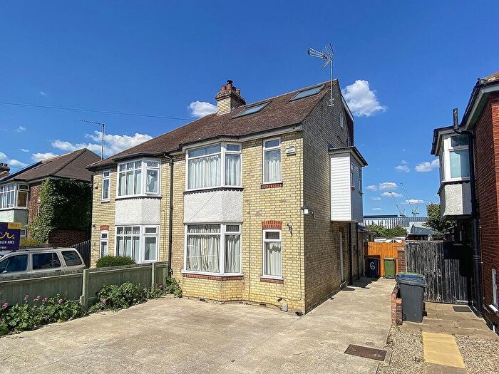 4 Bedroom Semi-Detached House To Rent In Lovell Road, Cambridge, CB4