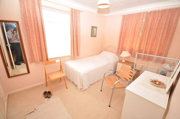 2 Bedroom Flat For Sale In Dolphin Court, Frinton Sea, CO13