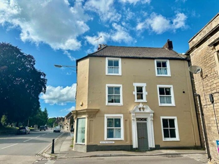 3 Bedroom Maisonette To Rent In South Parade, BA11