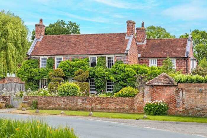 5 Bedroom Property For Sale In Philpot Lane, Chobham, GU24