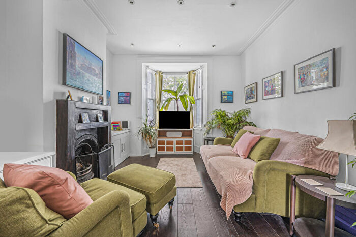 3 Bedroom Terraced House For Sale In Lyndhurst Way, London, SE15