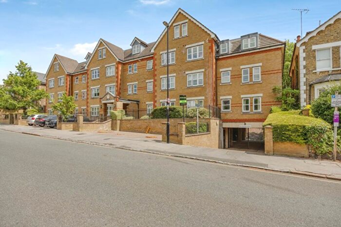 2 Bedroom Flat For Sale In Birdhurst Road, South Croydon, CR2