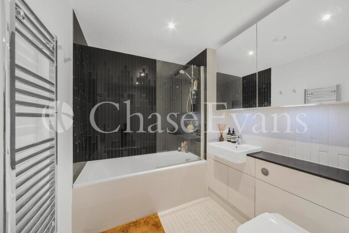 1 Bedroom Flat For Sale In Deacon Street, Elephant & Castle, London, SE17