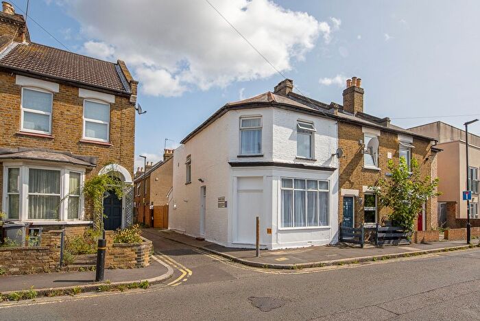 4 Bedroom End Of Terrace House To Rent In Station Road, Hounslow, TW3