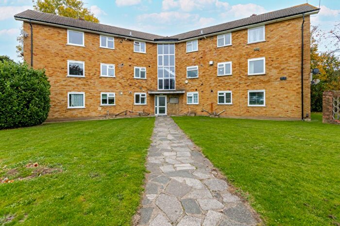 2 Bedroom Flat For Sale In Lych Gate, Watford, WD25