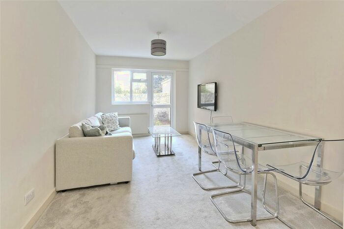 2 Bedroom Flat To Rent In St Georges Drive, London, SW1V
