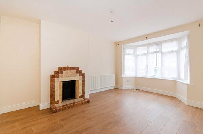 4 Bedroom House To Rent In Tokyngton Avenue, Wembley, HA9