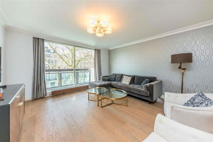 3 Bedroom Flat To Rent In Rutland Gate, London, SW7