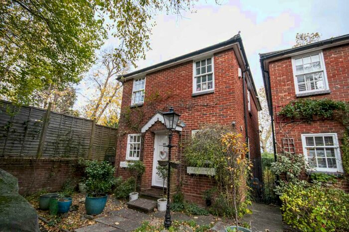 4 Bedroom Detached House To Rent In South Norwood Hill, Norwood London, SE24