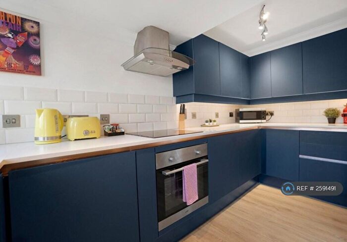 2 Bedroom Flat To Rent In Brunswick Fab Pad, Hove, BN3