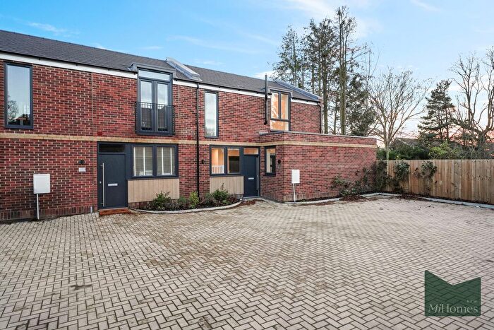 3 Bedroom End Terrace House For Sale In Scarlet Oaks, Oakwood, N14