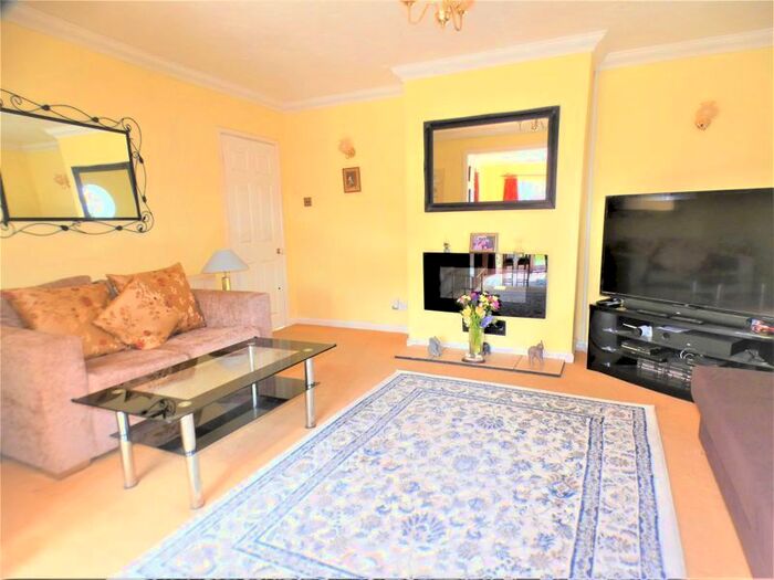 2 Bedroom Detached Bungalow For Sale In Bridge Close, Bursledon, Southampton, SO31