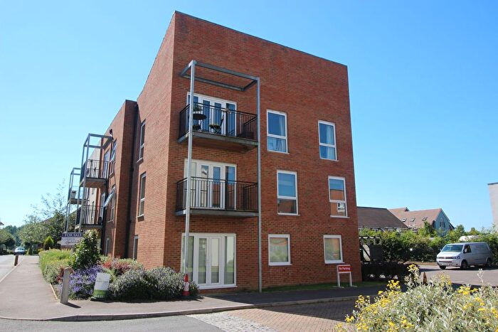 2 Bedroom Flat For Sale In The Moors, Redhill, RH1