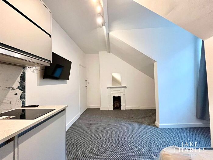 Studio To Rent In Bond Street, Ealing, London, W5