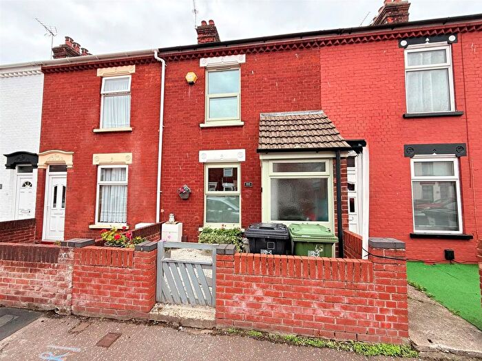 3 Bedroom Terraced House For Sale In Churchill Road, Great Yarmouth, NR30