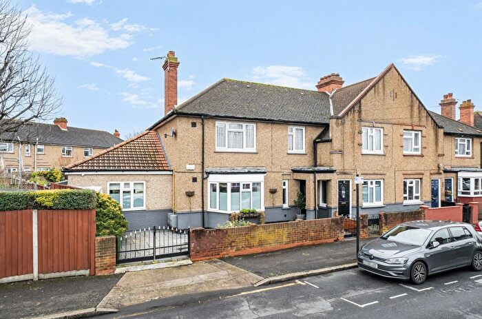 3 Bedroom Flat For Sale In Burnels Avenue, London, E6